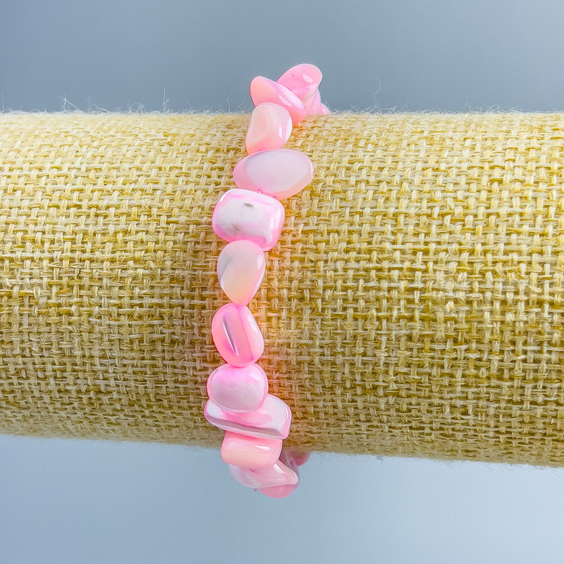 Náramek z bílo-růžové perleti, fasetované korálky, průměr 8×6 mm ±, délka 18 cm (elastický)