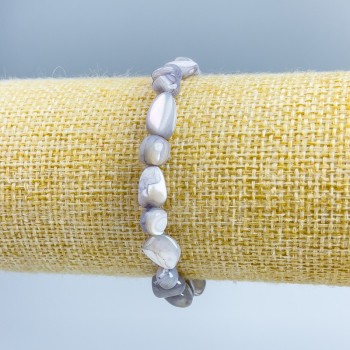 Náramek z šedé perleti, brusované korálky, průměr 8×6 mm, délka 18 cm (elastický)