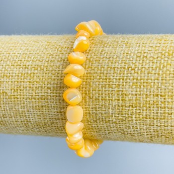 Náramek z perleti světle oranžový facetovaný, průměr 8×6 mm ±, délka 18 cm (elastická šňůra)