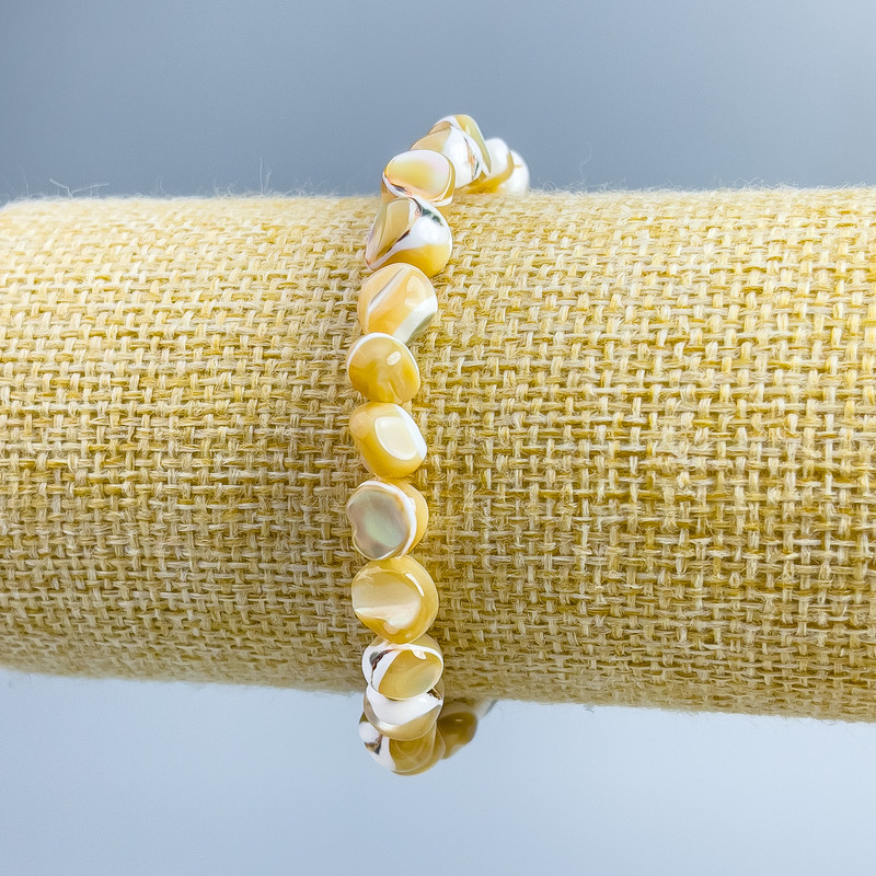 Náramek z béžové perleti, broušené korálky, průměr 8×6 mm, délka 18 cm (elastický)
