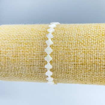 Náramek z perleti ve tvaru jetelu, průměr 6×6×2 mm, délka 18 cm (elastický)