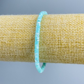 Náramek z tónované modré perleti, diskové perleťové korálky o průměru 4×2 mm, délka 18 cm (elastický)