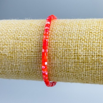 Náramek z tonované červené perleti, diskové korálky, průměr 4×2 mm, délka 18 cm (elastický)