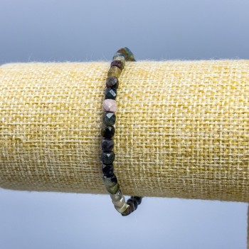 Náramek z turmalínu, přírodní kámen, broušené kubické korálky o rozměru 4×4 mm, délka 18 cm (elastický)