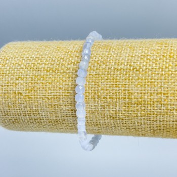 Náramek z achátu (modrý chalcedon) broušené kostky, průměr 4×4 mm, délka 18 cm (elastický)