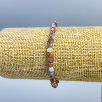 Náramek z Botswanského agátu, přírodní kámen, broušené kubické korálky, průměr 4×4 mm, délka 18 cm (elastický)