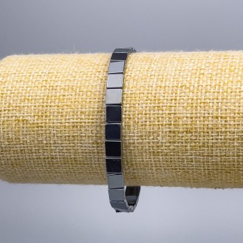 Náramek z hematitu, čtvercové korálky, průměr 6×6×2 mm, délka 18 cm (elastický)