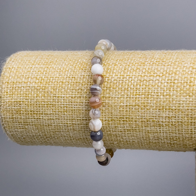 Náramek z Botswana achátu, hladká korálka, průměr cca 6 mm, délka 18 cm, elastický