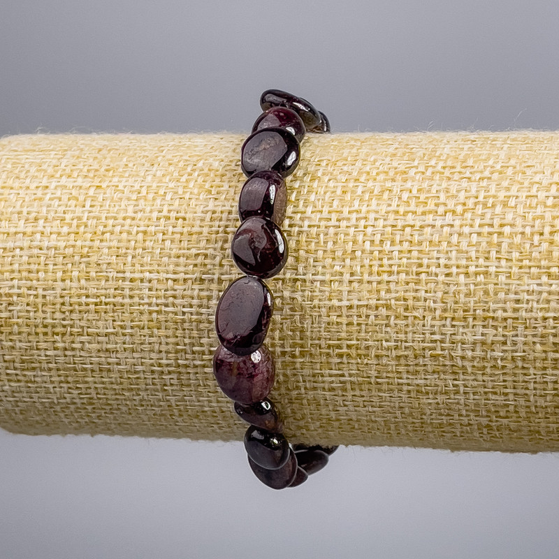 Náramek z granátu, facetované korálky, průměr 9×10 mm, délka 18 cm, elastický