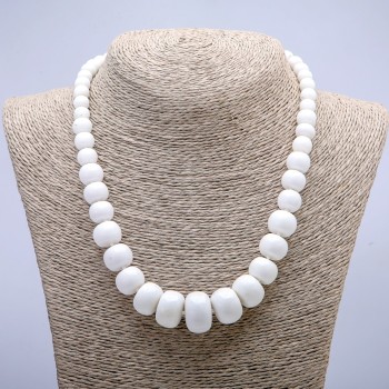 Náhrdelník z bílého agátu, hladké rondely s postupným zvětšováním od 8×6 do 20×13 mm, délka 45 cm+