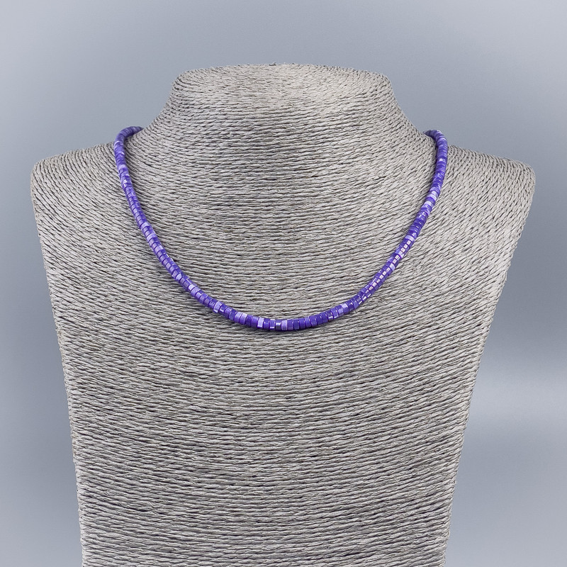 Náhrdelník-choker z přírodního perleti (tonovaný) tmavě levandulový hladký rondel, rozměry cca 4 × 2 mm, délka 48 cm
