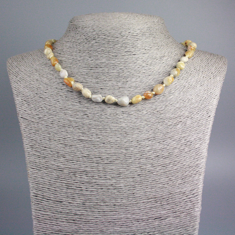 Náhrdelník ze zkamenělých korálů, facetované korálky, průměr 9×7 mm, délka 48 cm