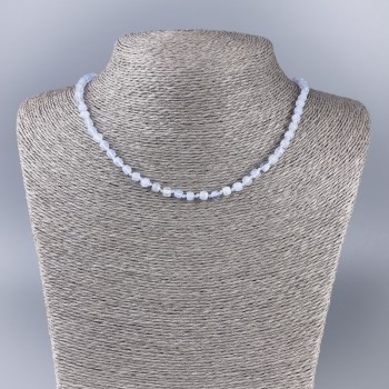 Náhrdelník z achátu (modrý chalcedon) brusované kubické korálky, průměr 4×4 mm, délka 51 cm