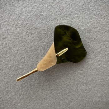 Brož Květ Kaliny - zelený a bílý perleť, zlatý kov 76×44 mm+