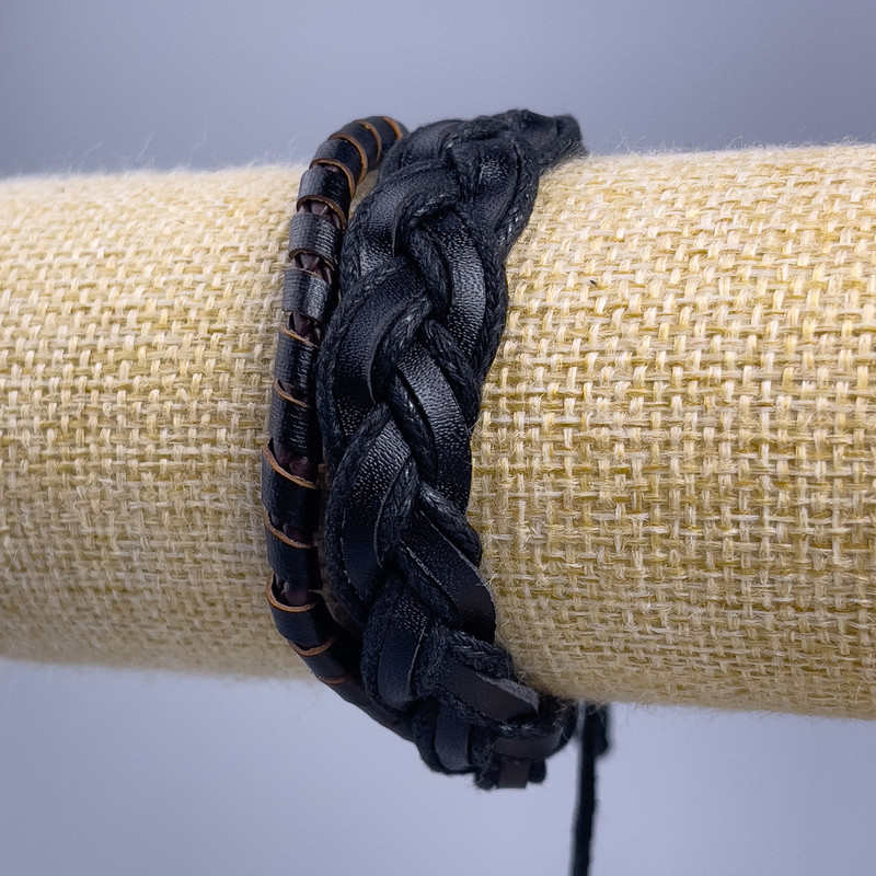 Náramek, délka 18–25 cm, tloušťka 15 mm, ekokůže, černá, na stažení