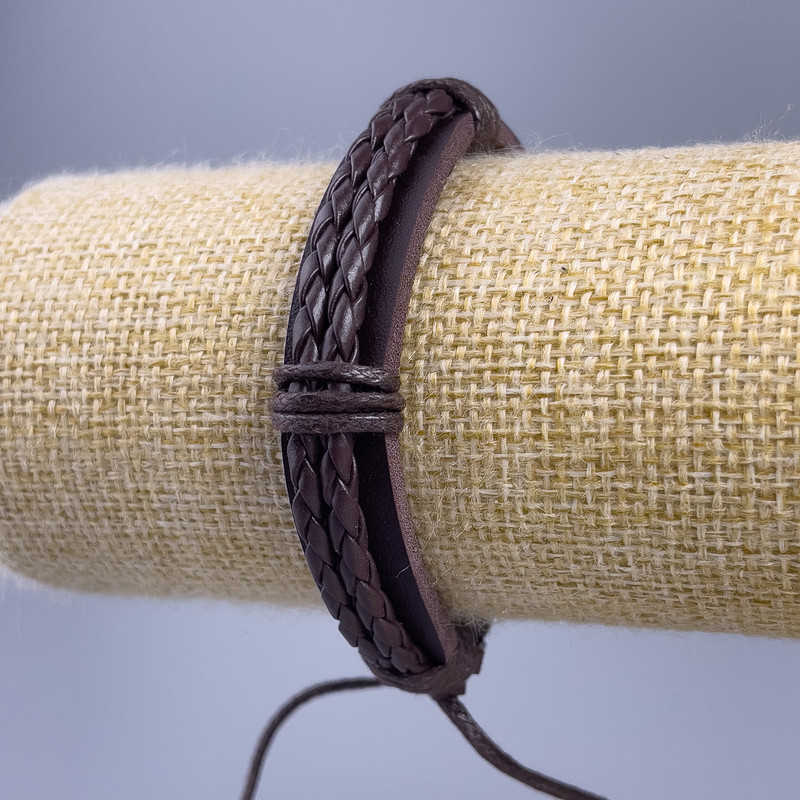Náramek, délka 18–25 cm, tloušťka 12 mm, eko kůže, barva hnědá, na stažení