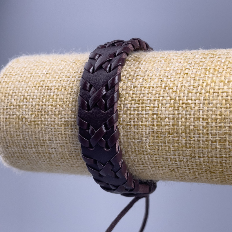 Náramek, délka 18–25 cm, tloušťka 15 mm, eko kůže, hnědá barva, na stažení