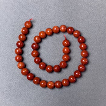 Korálky červeného jaspisu (lisované) – hladká kulička, průměr 10 mm ±, délka 39 cm ± na niti