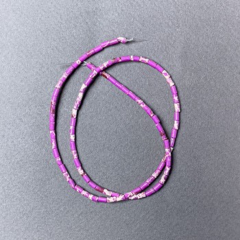 Korálky z variscitu fialového odstínu (lisované), průměr 2×4 mm, délka cca 38 cm, na niti
