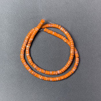 Korálky variscit oranžové, rondelové (stlačené), průměr 4,5×2,5 mm, délka 38 cm, na vlascové niti