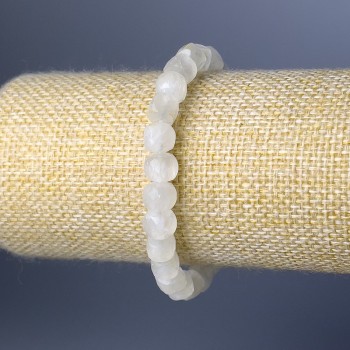 Náramek z horského křišťálu, broušené kubické korálky, průměr cca 7,5 mm, délka 18 cm (na elastické šňůrce)