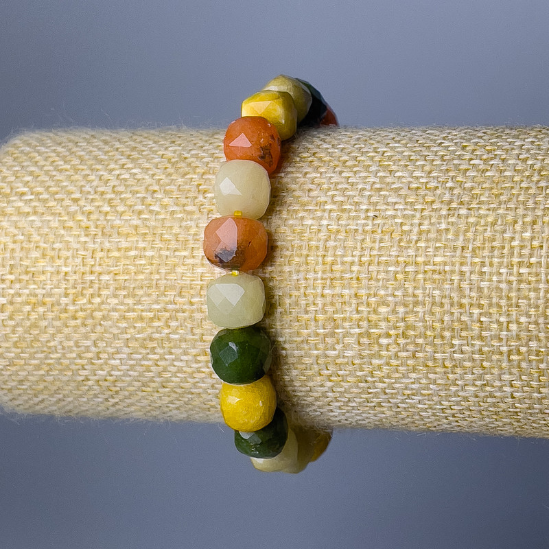 Náramek mix přírodních kamenů, kubické broušené korálky, průměr 9 mm ±, délka 18 cm (guma)