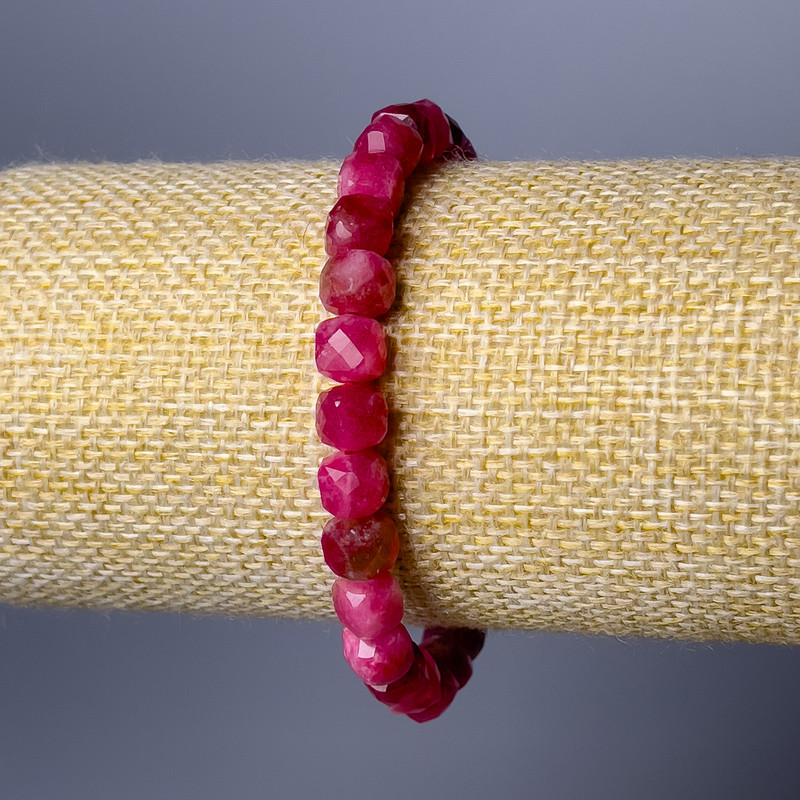Náramek z přírodního turmalínu, broušené kubíky, průměr 5 mm ±, délka 18 cm (elastický)