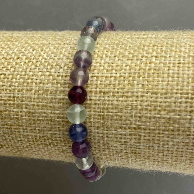 Náramek z fluoritu, přírodní kámen, hladké korálky, průměr 6 mm, délka 18 cm (elastický)