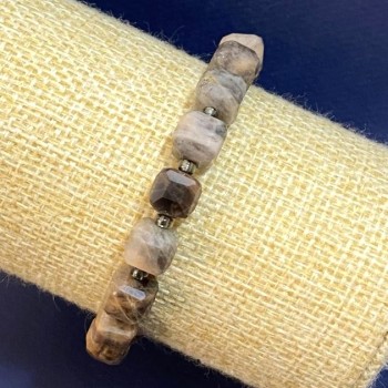 Náramek Sluneční kámen z přírodního kamene, brusované kubické korálky, průměr 8 mm, délka 18 cm (elastická šňůra)