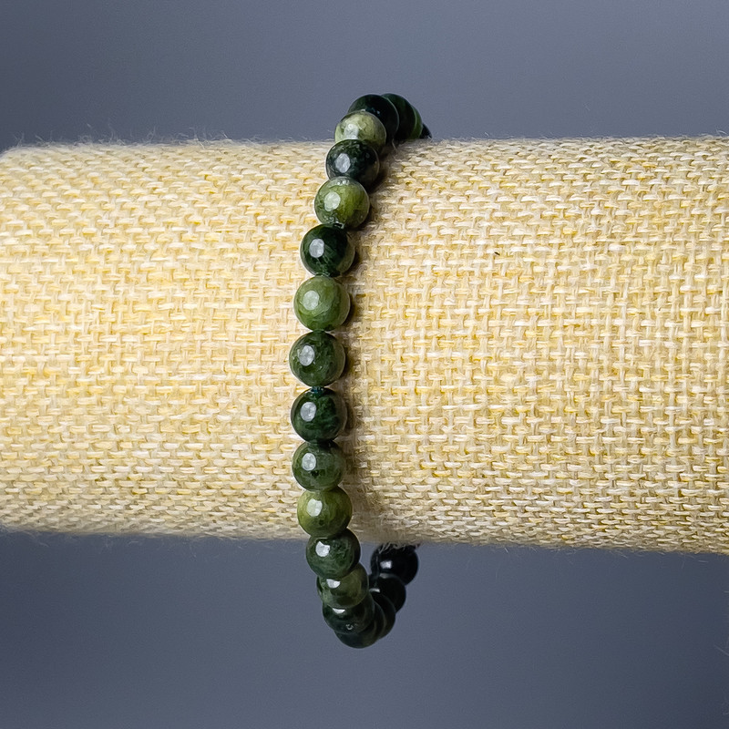 Náramek z přírodního diopsidu, hladká korálka, průměr cca 6,5 mm, délka 18 cm (elastický)