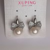 Náušnice Xuping se bílou Mallorskou perlou a bílými krystaly, průměr 10 mm, délka 19 mm, rhodiované