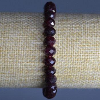 Náramek z turmalínu Rubelit, broušené rondely, průměr 8×6 mm, délka 18 cm (elastický)