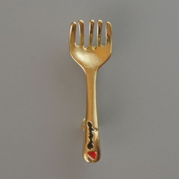 Brož Vidlička – bílá a černá smaltovaná na zlatistém kovu 11×36 mm