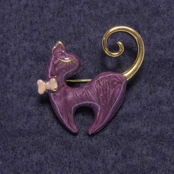 Brožka Koťátko fialový perleť, zlatistý kov 37×38 mm