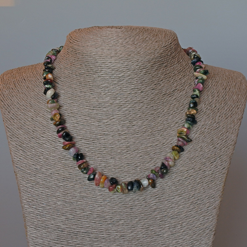 Náhrdelník z turmalínu, přírodní kamínky, průměr 10×3 mm, délka 47 cm +
