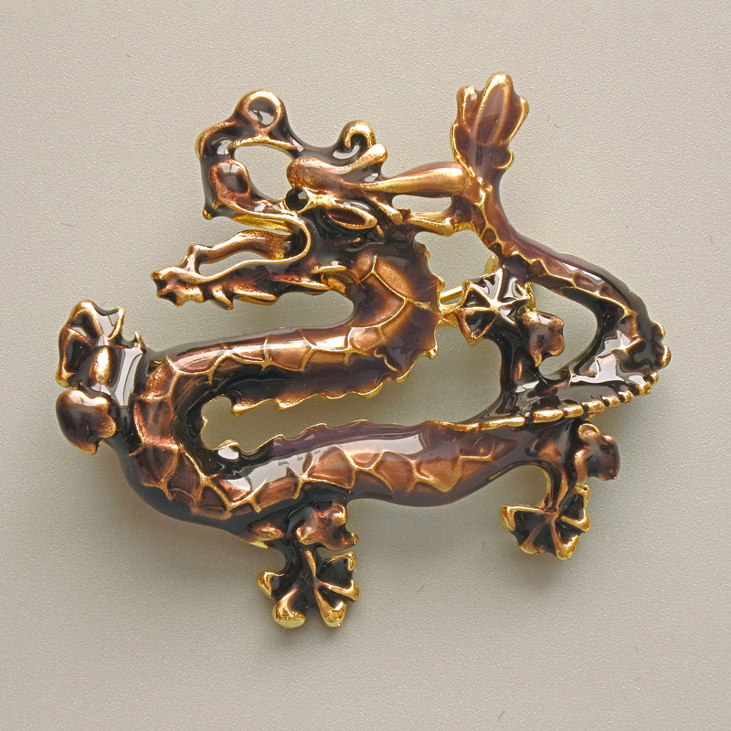 Brožka-přívěšek Drak s hnědým smaltem, zlatý kov 47×41 mm
