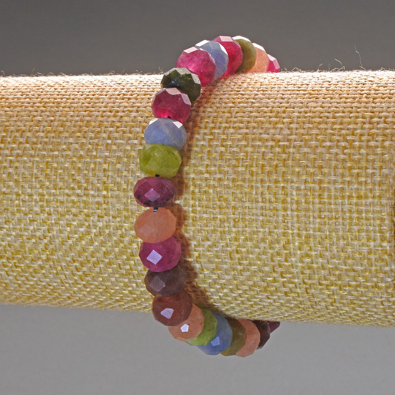 Náramek z přírodního turmalínu – granované rondely z kamene o průměru cca 8×6 mm, délka 18 cm (na gumičce)