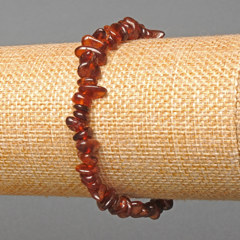 Náramek z granátu goshenitu, drobné kamenné zrnka, průměr 6×3 mm ±, délka 18 cm (elastický)