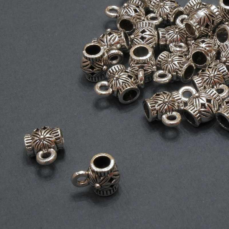 Bižuterní součástka Bail – držák, průměr 6×8 mm, otvor 3,3 mm, balení 20 g ± 25 ks.