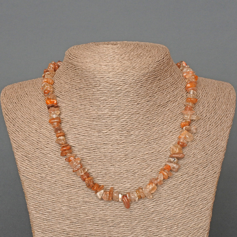 Náhrdelník z rutilového křemene vlasený, drobná zrnka, průměr 8×3 mm, délka 46 cm