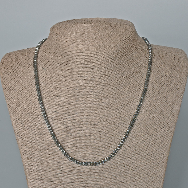 Náhrdelník z hematitu Květina, průměr 4×3 mm, délka 48 cm