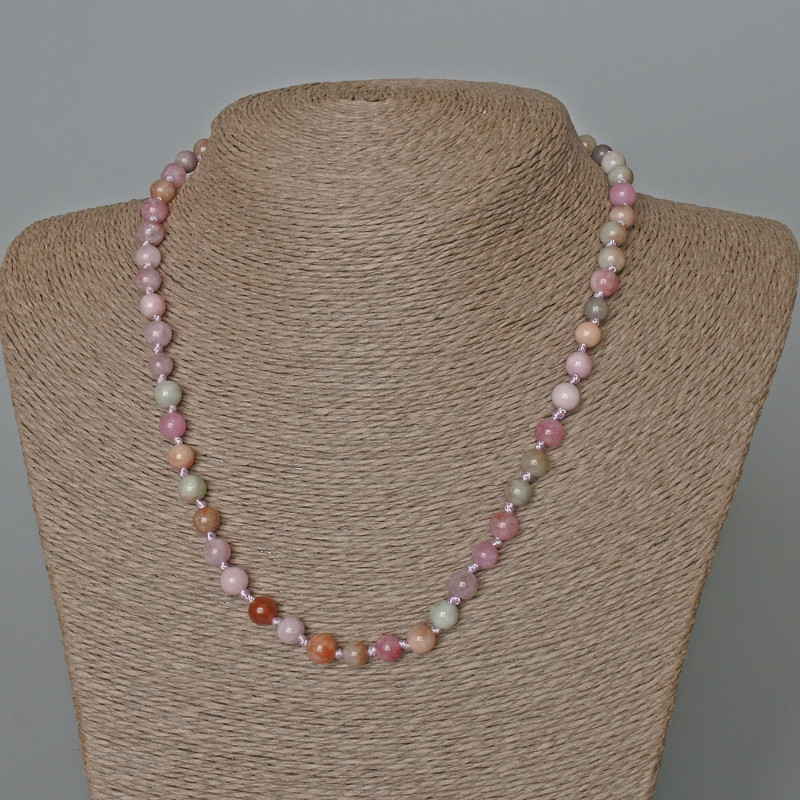Náhrdelník z barevného jadeitu s hladkými korálkami, průměr 6,5 mm, délka 47 cm