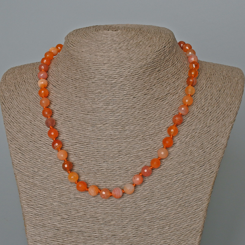 Náhrdelník z karneolu z přírodního kamene, broušené kuličky o průměru 8 mm ±, délka 50 cm