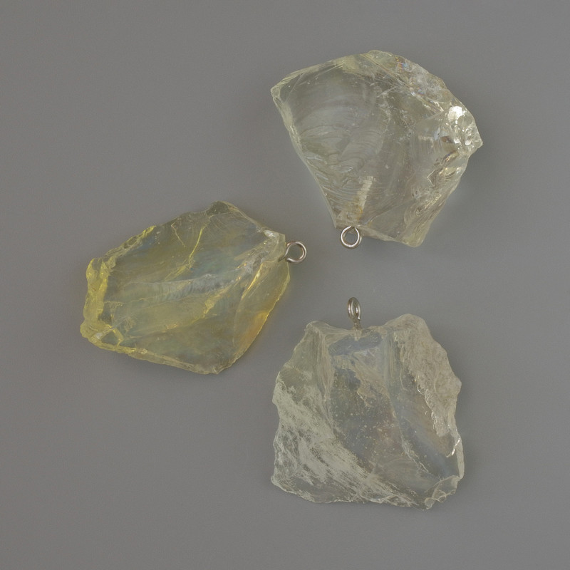 Přívěšek z neopracovaného měsíčního kamene, průměr 38×19 až 38×31 mm, mix velikostí