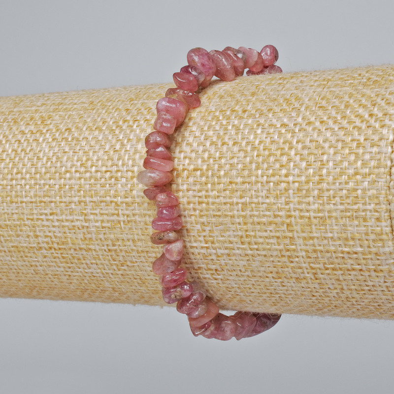 Náramek z přírodního turmalínu, drobné kamínky, průměr 6×3 mm, délka cca 18 cm (elastický)