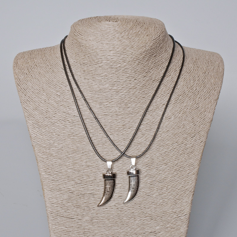 Párové přívěsky «Iklo» černý smalt a stříbrný kov 35×12 mm, délka 45–50 cm