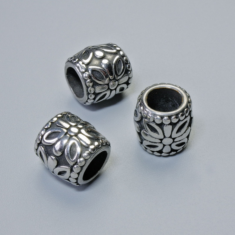 Korálka-vvlozka, průměr 9,5×9 mm, díra 5,3 mm, stříbrná barva kovu, 1 ks