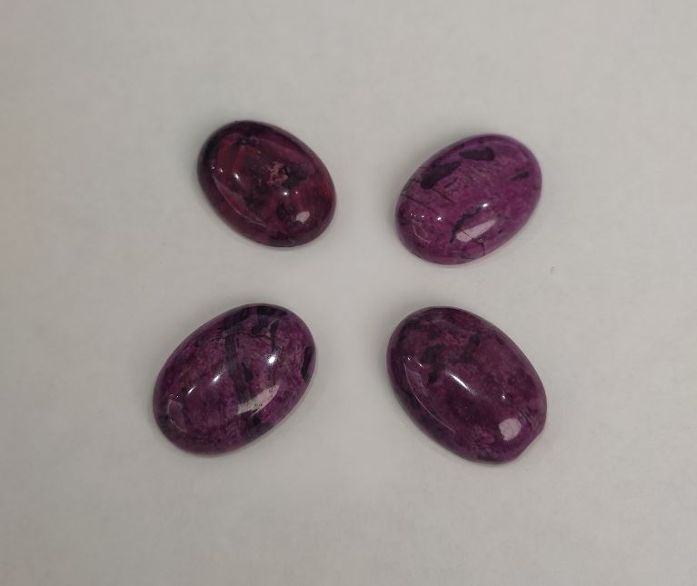 Kabošon malinový jaspis (syntetický) 25×18 mm