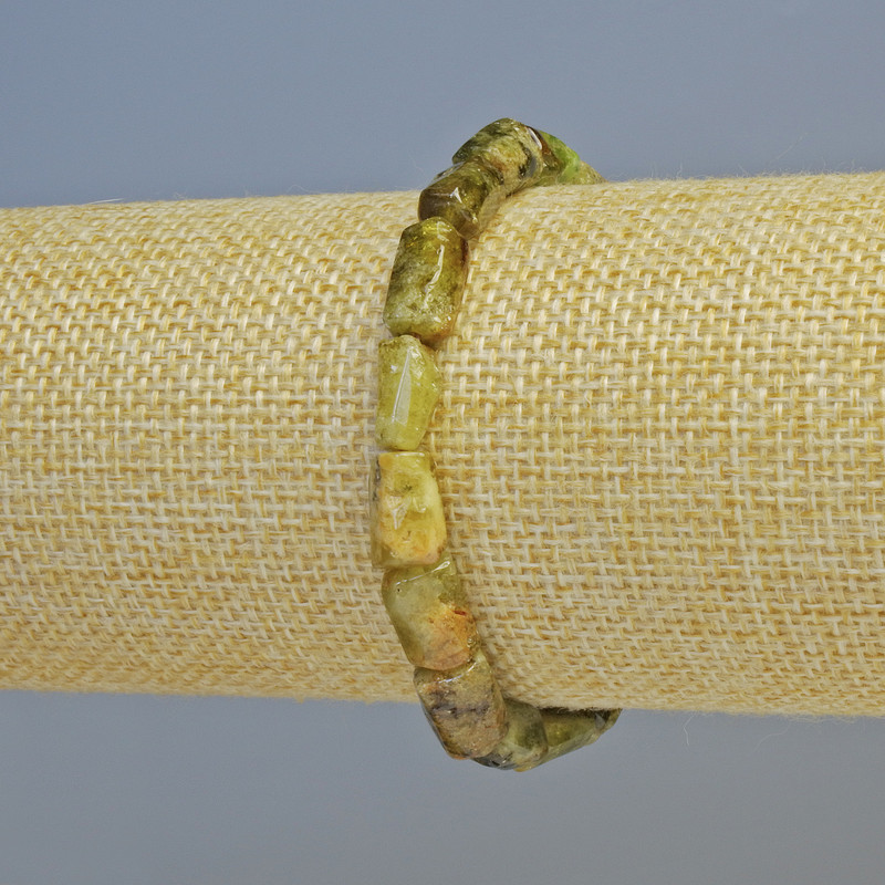 Náramek z grossuláru – zelený granát