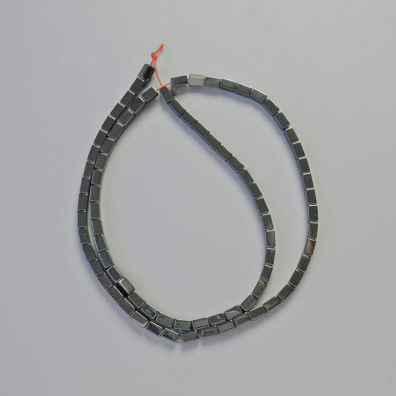 Korálky hematit obdélníkové, černé barvy, průměr 5×3 mm, délka cca 40 cm